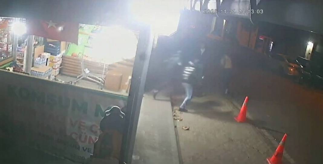 Market sahibi şokta! Çalıntı kartı kullanarak hırsızlık yaptılar 4